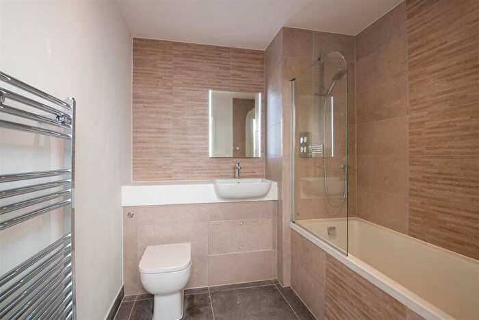 1 Bedroom Apartment To Rent In One Month Rent Free - Buckingham Court, Milton Keynes, MK9