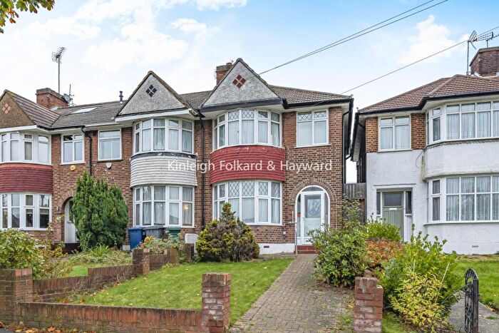 3 Bedroom End Of Terrace House For Sale In Hampden Way, Southgate, London, N14