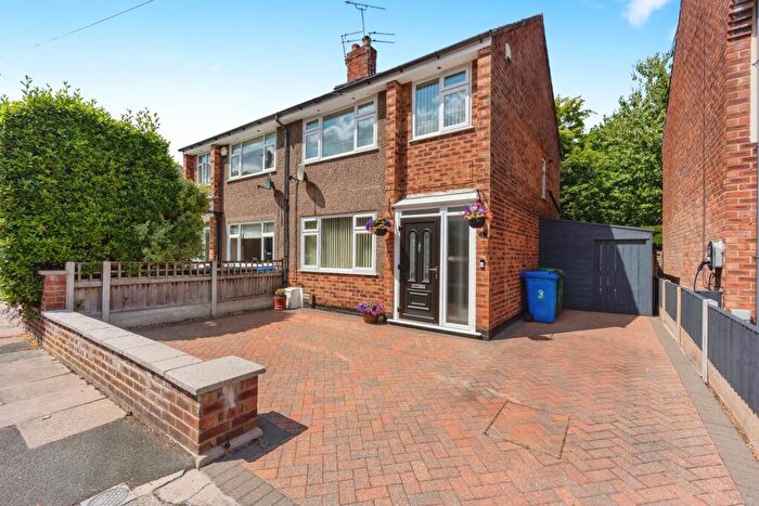 4 Bedroom Semi Detached House For Sale In Beech Road, Sale, Greater Manchester, M33