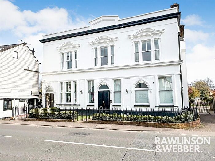 2 Bedroom Flat For Sale In Bridge Road, Est Molesey, KT8