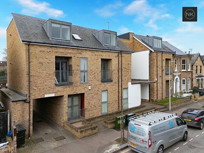 2 Bedroom Flat To Rent In Pemberton Court, Primrose Road, South Woodford, London, E18