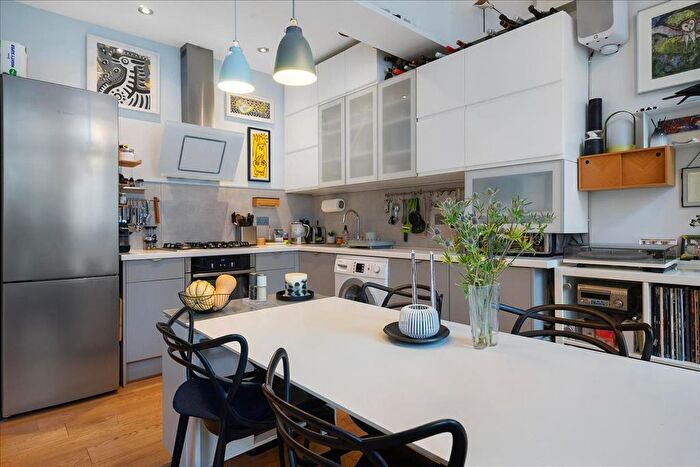 2 Bedroom Flat For Sale In Castletown Road, West Kensington, London, W14