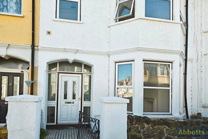 3 Bedroom Property To Rent In Ramuz Drive, Westcliff-On-Sea, SS0