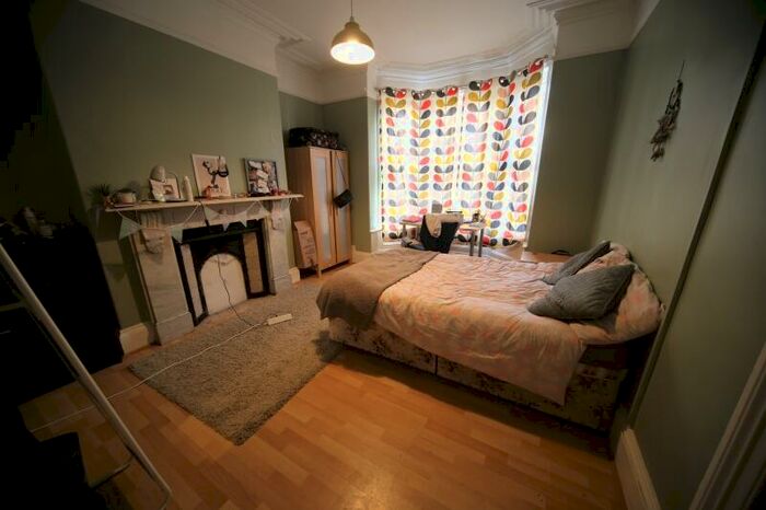 6 Bedroom Terraced House To Rent In Cliff Mount, Woodhouse, Leeds, LS6