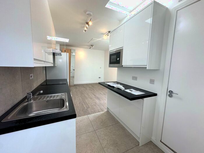 Studio To Rent In Elms Avenue, London, NW4