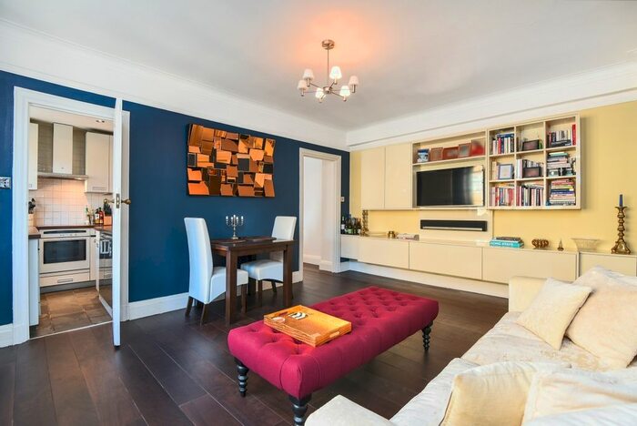 2 Bedroom Flat To Rent In Vicarage Gate, London, W8