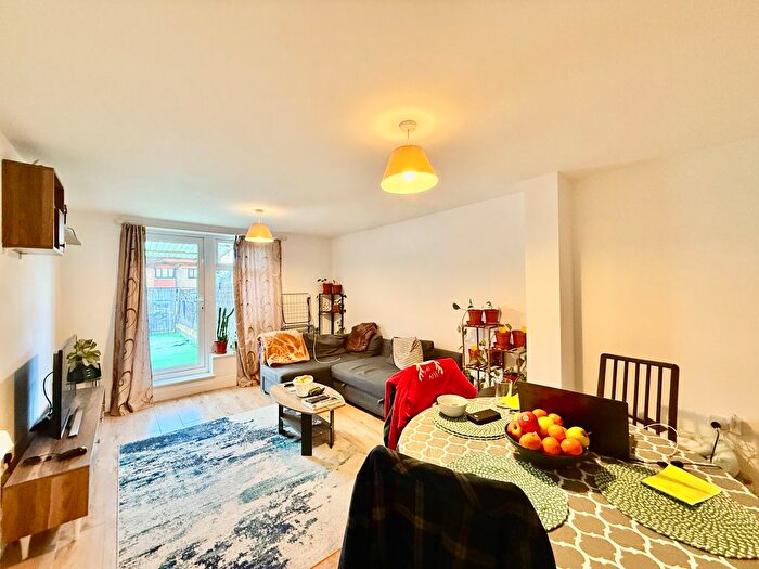 2 Bedroom Flat To Rent In Nuxley Road, Belvedere, Kent, DA17