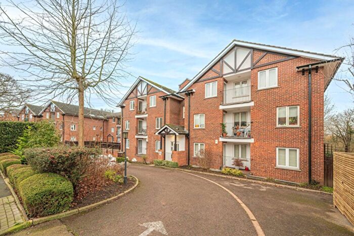 2 Bedroom Flat To Rent In Holden Road, Woodside Park, London, N12