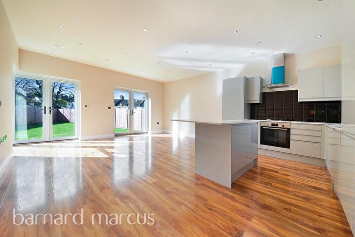 3 Bedroom Detached Bungalow For Sale In Hythe Road, Thornton Heath, CR7