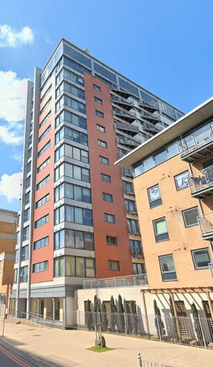 2 Bedroom Flat To Rent In - Eastern Avenue, Ilford, IG2
