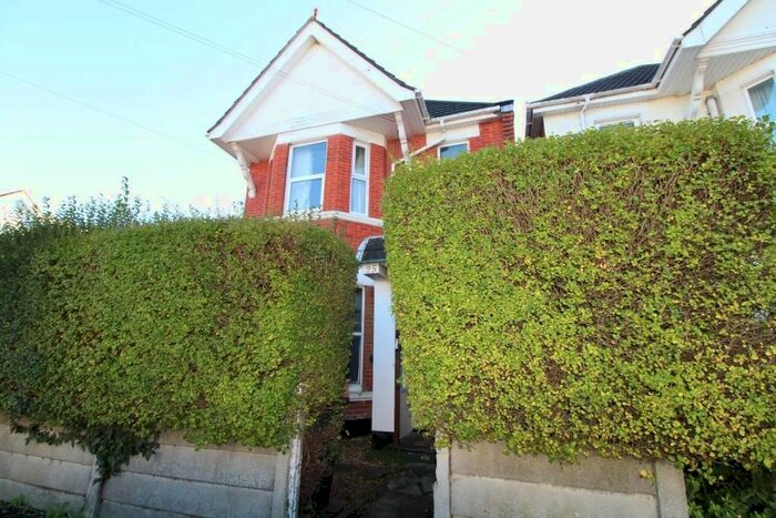 1 Bedroom Flat To Rent In Harvey Road, Pokesdown, Bournemouth, BH5