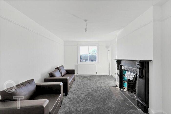 3 Bedroom Apartment To Rent In Hartham Road, Tufnell Park, N7