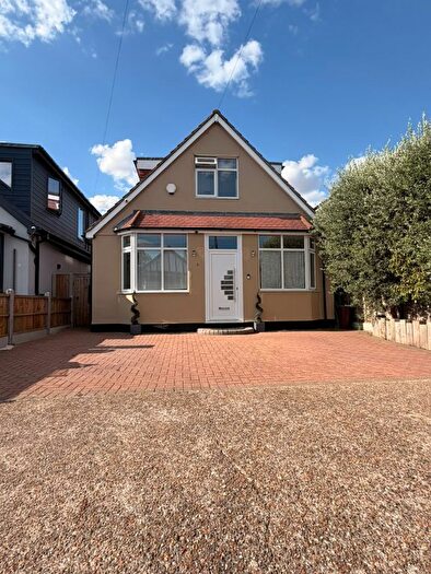 4 Bedroom Bungalow To Rent In Helen Road, Hornchurch, Essex, RM11