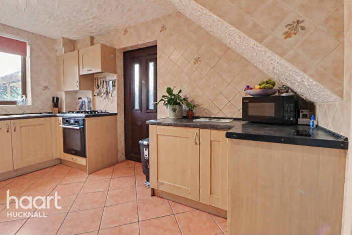 3 Bedroom Semi-Detached House For Sale In Tavistock Close, Nottingham, NG15