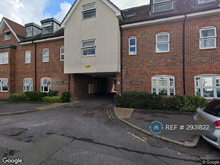 2 Bedroom Flat To Rent In Prospects Court, Reigate, RH2
