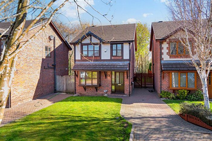 3 Bedroom Detached House For Sale In Glenbeck Road, Whitefield, M45