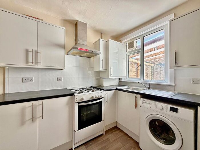 3 Bedroom Terraced House To Rent In Strafford Road, Hounslow, TW3