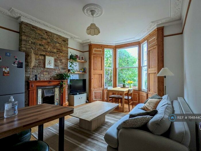 2 Bedroom Flat To Rent In Brooke Road, London, E5