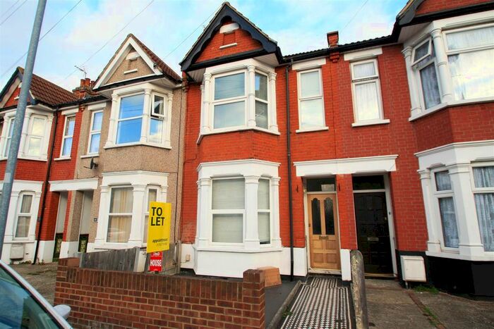2 Bedroom Property To Rent In The Grove, Southend-On-Sea SS2
