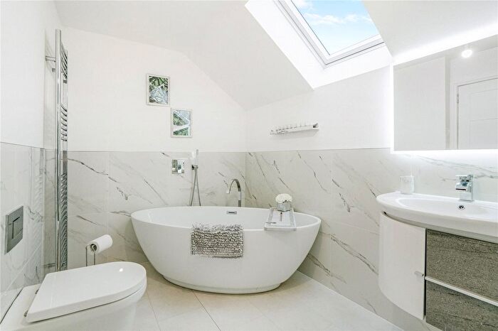 5 Bedroom Detached House For Sale In Kirkstyle Avenue, Carluke, South Lanarkshire, ML8