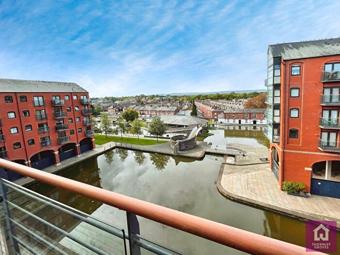 2 Bedroom Flat For Sale In Handbridge Square, Chester, Cheshire, CH1