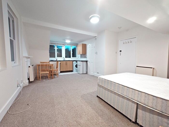 Studio To Rent In Castlebar Hill, Ealing, W5