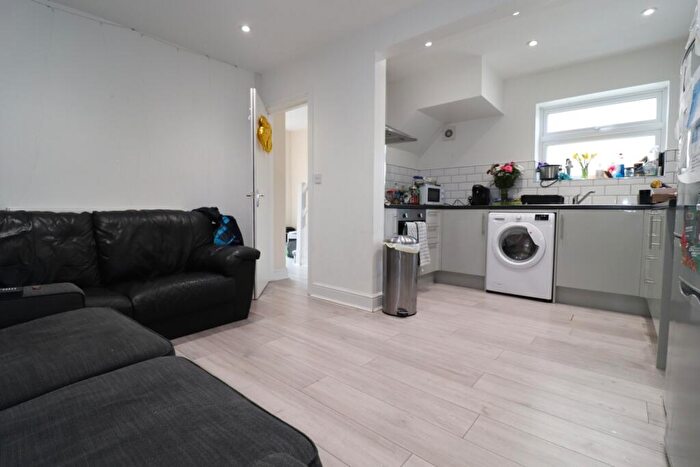 5 Bedroom End Of Terrace House To Rent In Maindy Road, Cathays, CF24
