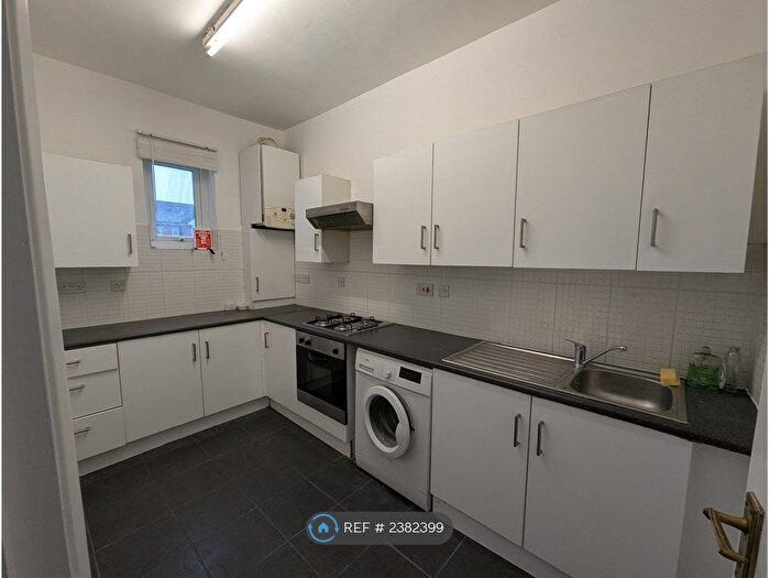2 Bedroom Flat To Rent In Green Lanes, London, N13