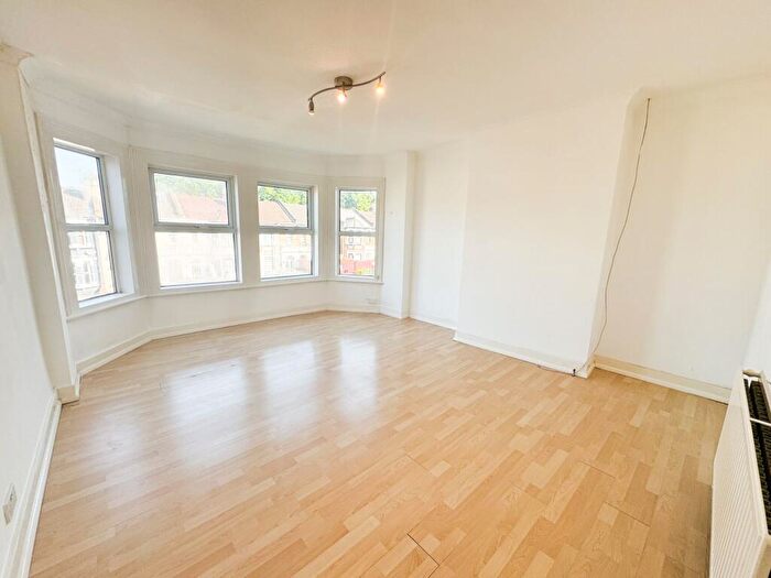 3 Bedroom Flat For Sale In Fillebrook Road, London, E11