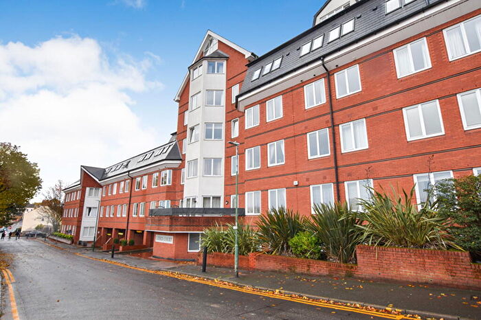 2 Bedroom Flat For Sale In Sutton Court Road, Sutton, SM1