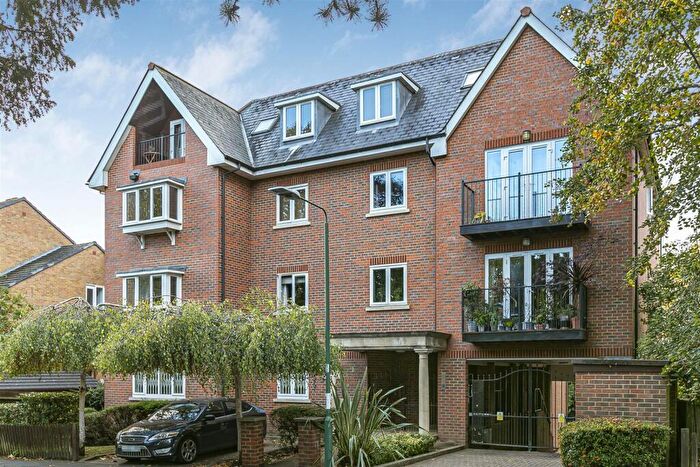 2 Bedroom Apartment For Sale In Thicket Road, Sutton, SM1