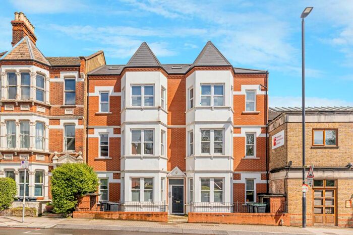 2 Bedroom Apartment To Rent In Archway Road, Highgate, N6