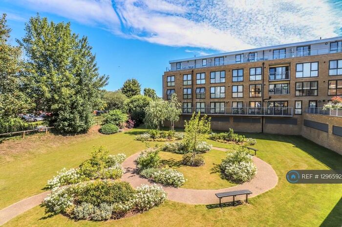 2 Bedroom Flat To Rent In Smeaton Court, Hertford, SG13