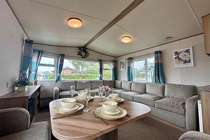 2 Bedroom Lodge For Sale In A.B.I Oakley, Tattershall Lakes Country Park, Sleaford Rd, Tattershall, Lincolnshire, LN4