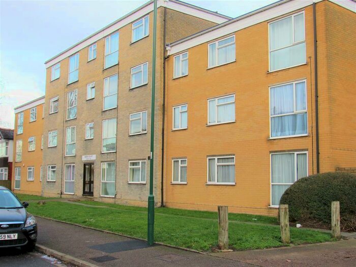 1 Bedroom Flat To Rent In Birch Court, Thicket Road, Sutton, SM1
