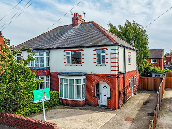 3 Bedroom Semi-Detached House For Sale In Dodworth Road, Barnsley, S70