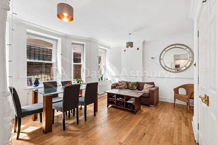2 Bedroom Flat To Rent In Newman Street, Fitzrovia, London, W1T
