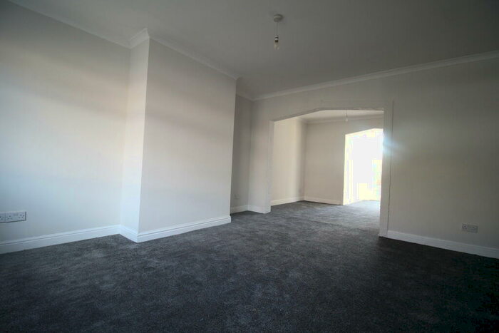 3 Bedroom Semi-Detached House To Rent In Kingsmede, FY4