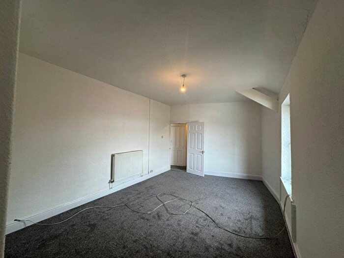 2 Bedroom Flat To Rent In Flat A Cefn Forest Avenue, Blackwood, NP12