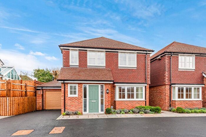 4 Bedroom Detached House For Sale In Twyford Rise, South Lane, Clanfield, Hampshire, PO8