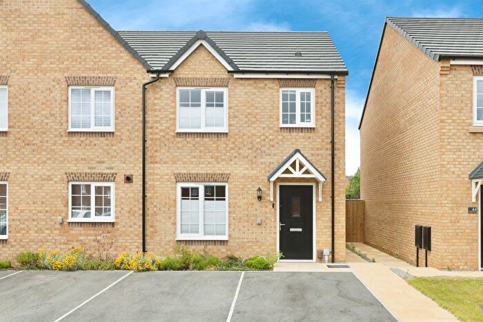 3 Bedroom Semi-Detached House For Sale In Trusdale Avenue, Dinnington, Sheffield, S25