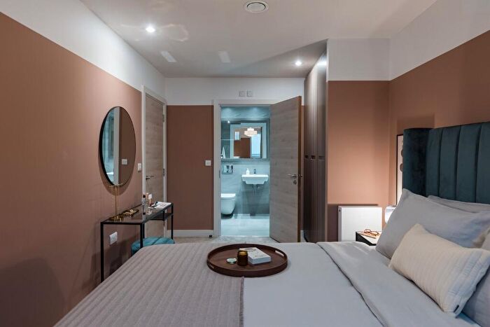 2 Bedroom Apartment To Rent In Quarry Hill, Leeds, West Yorkshire, LS2