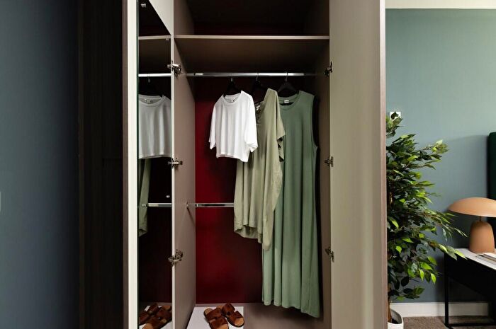 2 Bedroom Apartment To Rent In Melvin Walk, Edinburgh, EH3