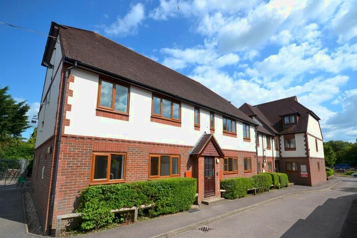 1 Bedroom Flat To Rent In St. Christophers Close, Chichester, PO19