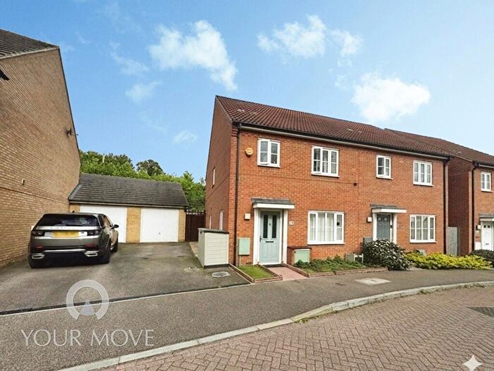 3 Bedroom Semi Detached House For Sale In Chalk Close, Dartford, Kent, DA1