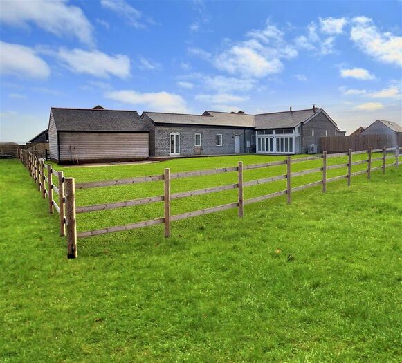 3 Bedroom Barn Conversion For Sale In Watts Quarry Lane, Somerton, TA11