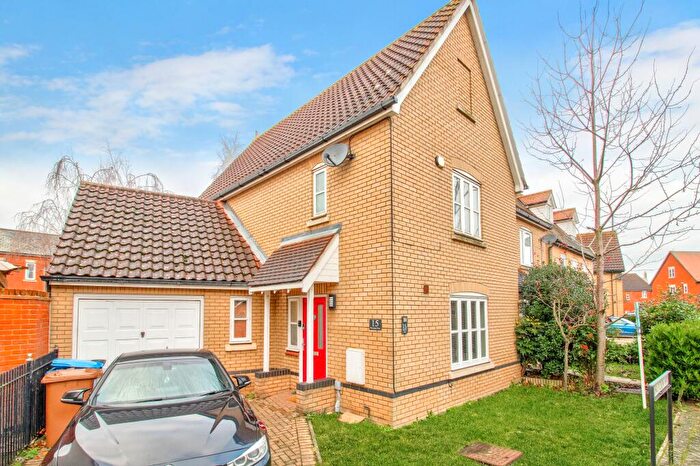 3 Bedroom Semi-Detached House For Sale In Breydon Way, Ipswich, IP3