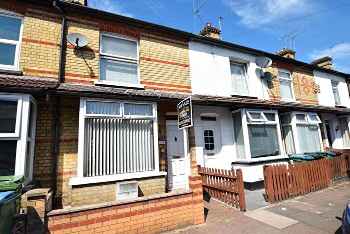 2 Bedroom Terraced House For Sale In Souldern Street, Watford, Hertfordshire, WD18