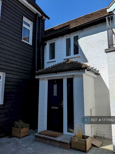 2 Bedroom Flat To Rent In High Street, Kent, ME20