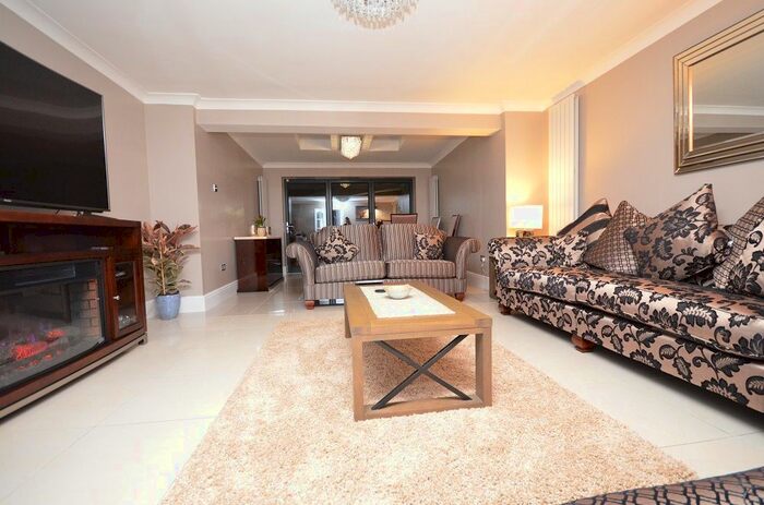 6 Bedroom Terraced House To Rent In Regency Close, Chigwell, IG7